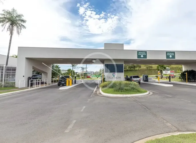 LOTE A VENDA NO CONDOMÍNIO VILLA JARDIM - ÁREA TOTAL 900M2 - AVENIDA PRINCIPAL- VALOR: R$