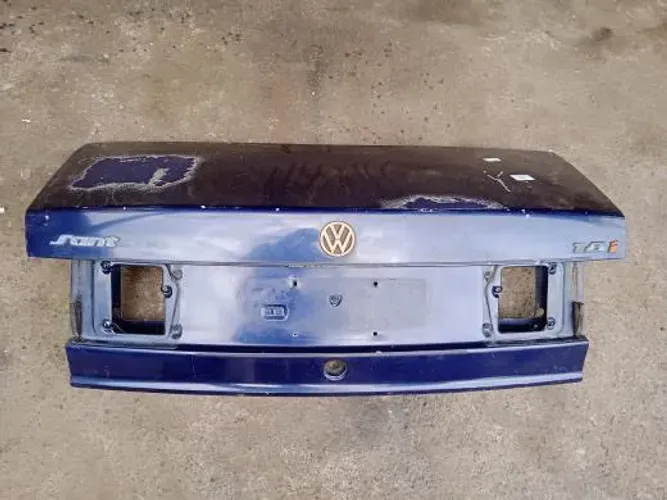 Tampa Traseira Malas VW Santana VW Santana Sedan 1991 a 1997 C/ Detalhe