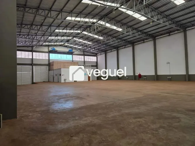 Galpão Comercial com 1.600 m² para alugar próximo a Santa Helena Indústria de Alimentos, R