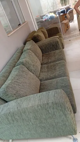 sofá 3 e 2 lugares .vende separadamente tbem . Tem 3 assentos chaise .