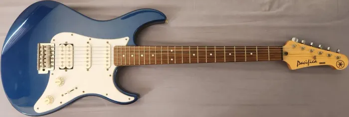 Guitarra Yamaha Pacífica 012 Azul