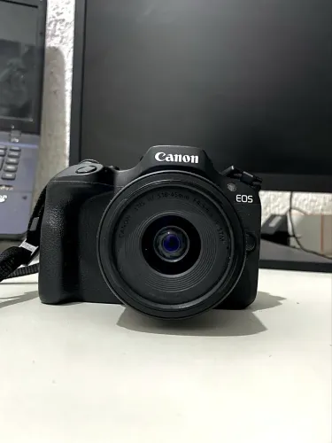 Cânon R100 Mirroless + Lente 18-45 RF