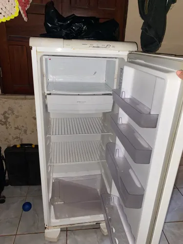 Geladeira Electrolux 214 litros