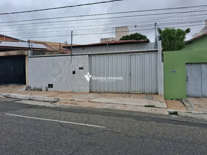 Casa com 4 Quartos e Quintal Amplo no Bairro Aeroporto | Financiável