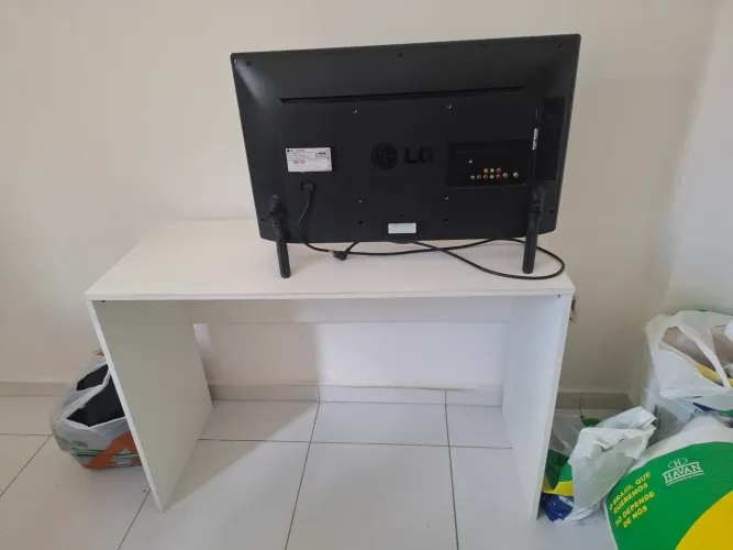 Vendo escrivaninha semi nova