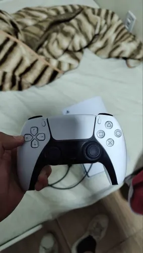 Ps5 slim 1 controle não tem jogos