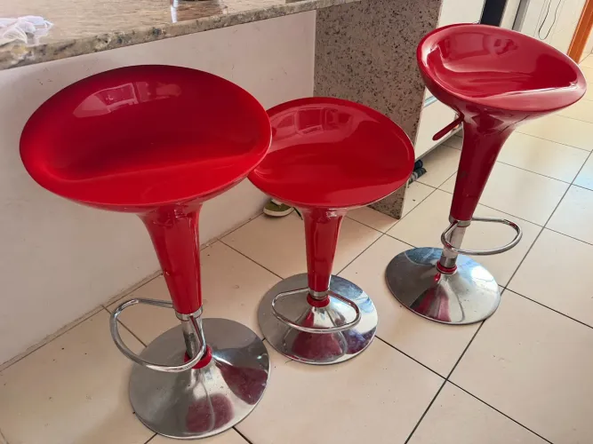 Banquetas vermelhas 8 meses de uso