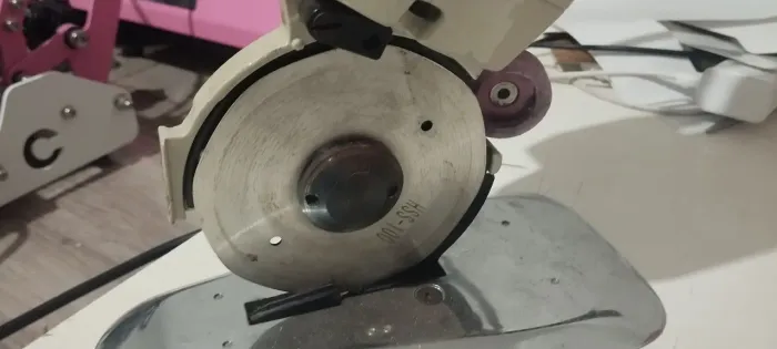 Máquina de cortar tecido