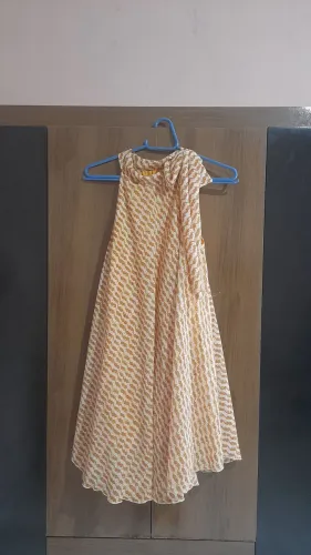 Vestido solto amarelo