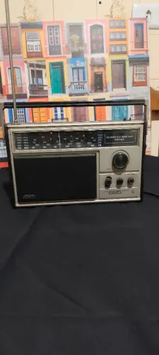 Rádio Portátil Philips 695 Vintage - FM, OM e Ondas Curtas ( Funciona)