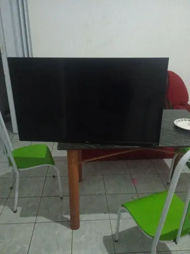 Televisão de 43 polegadas com defeito da marca Aoc por 180 Reais 