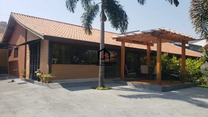 Casa comercial no bairro Parque Senhor do Bonfim em Taubaté
