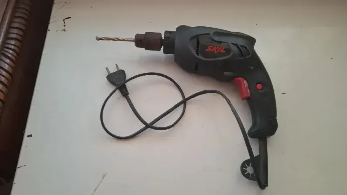 Skil Furadeira De Impacto 470W (usada, funcionando perfeitamente)
