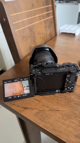 CÂMERA SONY ZV-e10 + LENTE SONY E Pz 18-105mm F/4 G Oss