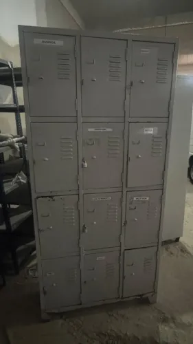 Armário de aço 12 portas 