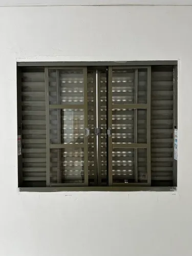 2 janelas de ferro com vidro 300$
