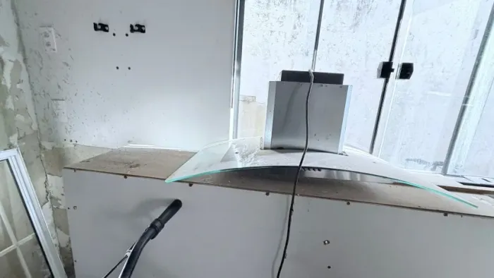 ? VENDE-SE COIFA DE PAREDE EM INOX COM VIDRO CURVO