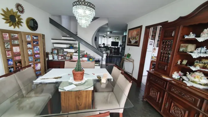 Casa à venda com 2 moradias no Jabaquara.
