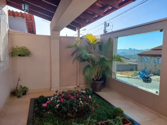 Casa no bairro Jardim Rio Bonito, Lavras/MG, 2 quartos, 3 vagas de garagem coberta.