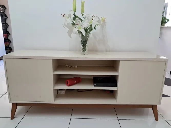 Rack para TV apenas R$150,00 ! Bonito e ideal para deixar sua sala organizada e elegante