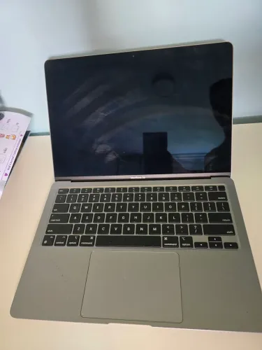 Macbook m1 praticamente novo