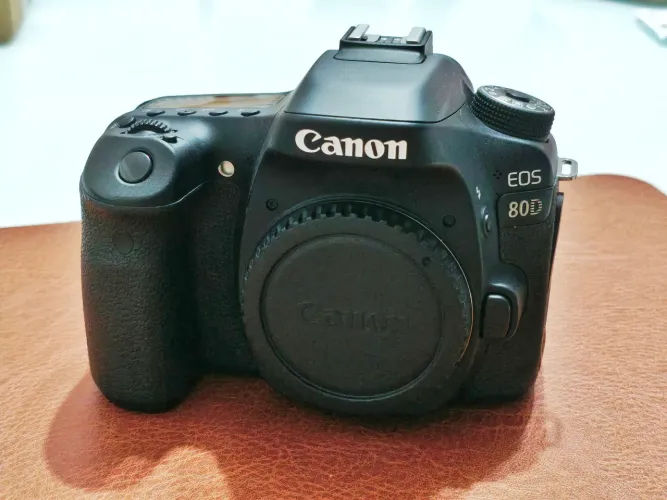 Câmera Canon 80D