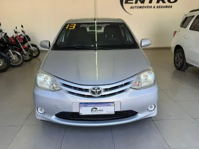 Toyota Etios X 1.3 Flex 16V 5P Mec. 2013