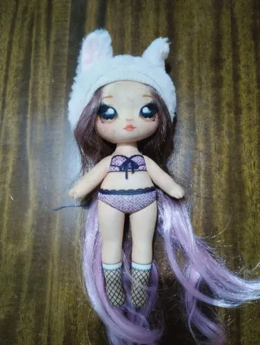 Boneca colecionavel Na! Na! Na! Surprise Katherine Whiskers