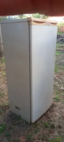 Freezer vertical 260l 220v