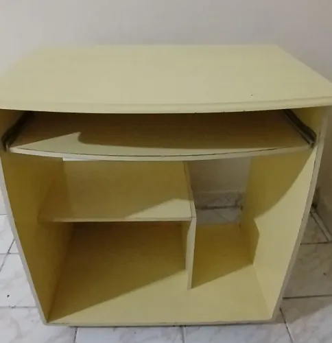 Mesa para computador e nicho organizador cor marfim.Ver e retirar Bairro Cambuci Sp 