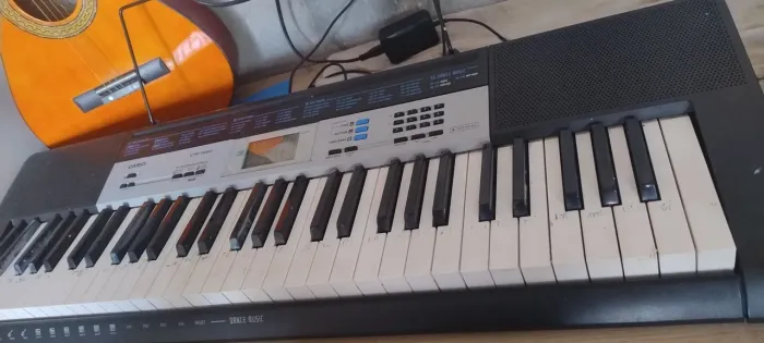 Teclado com marcas de uso