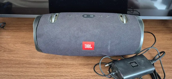 JBL Xtreme 2 Original (sem carregador e precisa trocar a bateria)