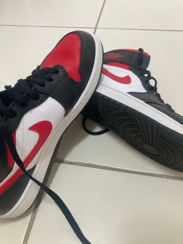 Air Jordan 1 Mid Bred Toe (41)