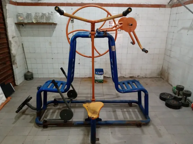 Multi Exercitador + Barra Fixa Parede + Barra Reta + Par de Halteres + Par de Anilhas