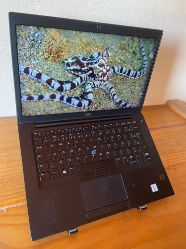 Notebook Dell i7 8ª Geração / UHD Graphics / 8GB RAM / 256GB SSD / Tela 14? FullHD