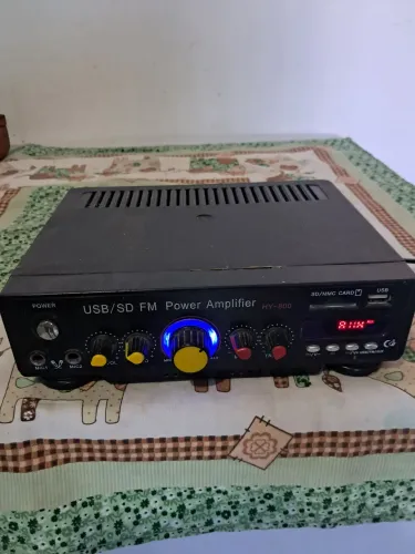Amplificador de Áudio HY-800 USB/SD/FM com Entrada para Microfone