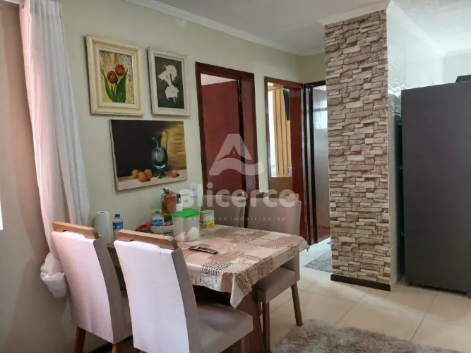Apartamento reformado, sol da manhã, com 2 dormitórios no Real Parque