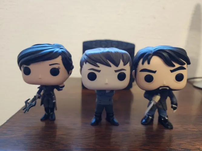 Funko pop coleção Dishonored 2 Unmasked Corvo, Unmasked Emily e Outsider