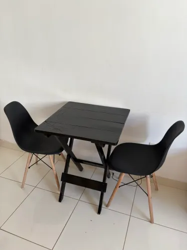 Mesa com duas cadeiras