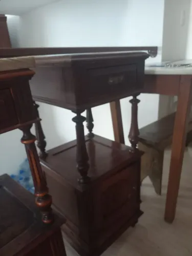 Mesa de cabeceira estilo colonial 1910-1920