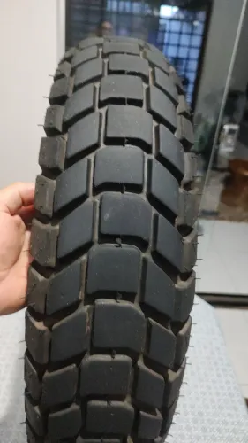 vendo pneu 140/80/18, serve em várias motos estilo Ténéré 
