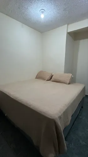 Vendo Cama Super King com 2 meses de uso e nota fiscal