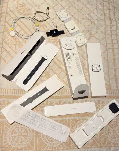 Apple Watch Series 7 GPS + Cellular 45mm | Caixa | Carregador
