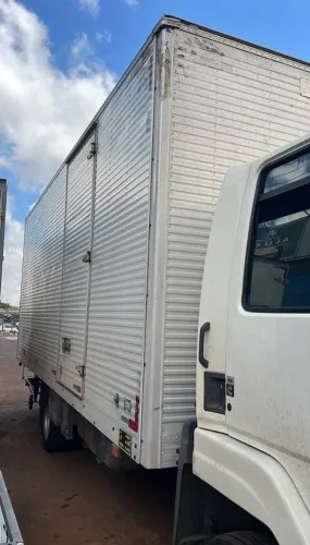 BAUBAU ALUMÍNIO com porta lateral.<br>6,30 x 2,4 x 2,6.<br>*IMPECAVEL*