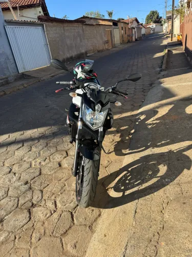 Tio J6 impecável dois pneus novos não rodou 200 km aiz a moto tá toda revisada