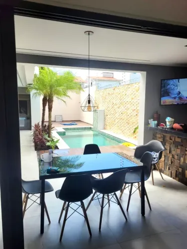 Casa - 4 quartos s/ 2 suítes - acabamento de primeira - piscina - churrasqueira - 4 vgs - 