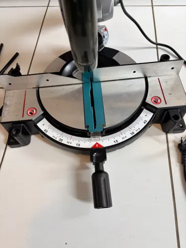 Serra meia esquadria Makita