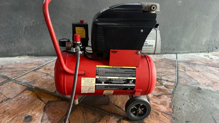 Compressor de ar Schulz CSA 8,2/25 litros. 2Hp