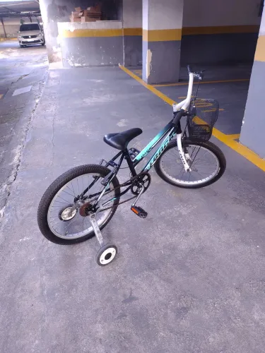 Vendo uma bike seminova.