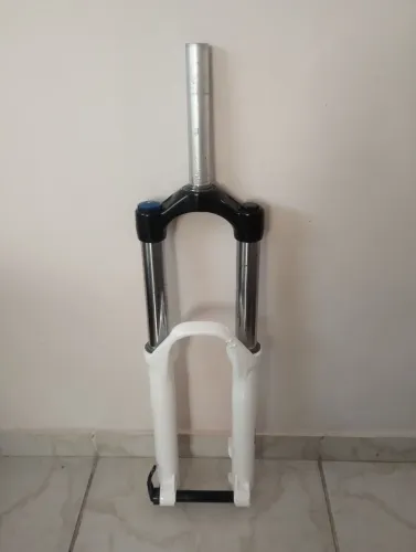 Suspensão rock SHOX domain 180 mm downhill funcionando retorno e compressão